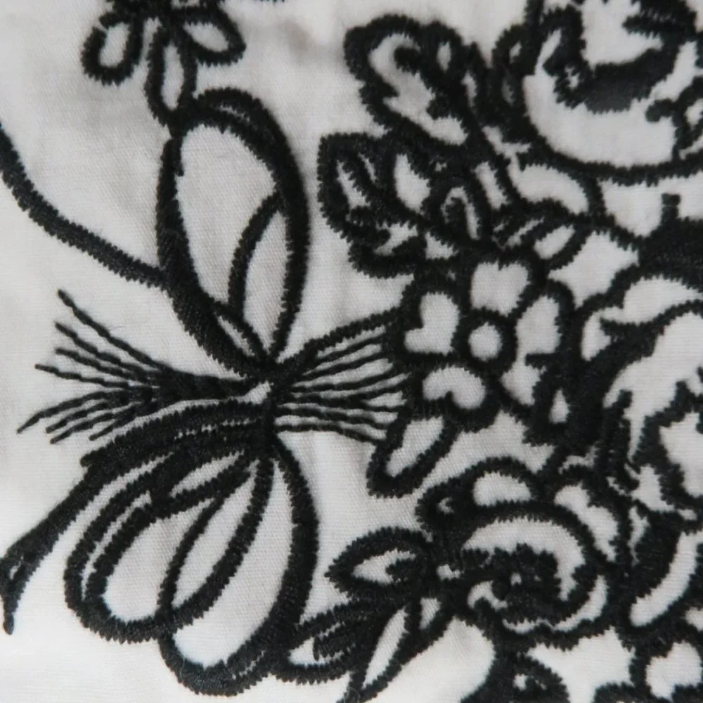 Stunning Betsey Johnson Black Tulle & White Embroidered Strapless Cocktail dress - Picture 14 of 14